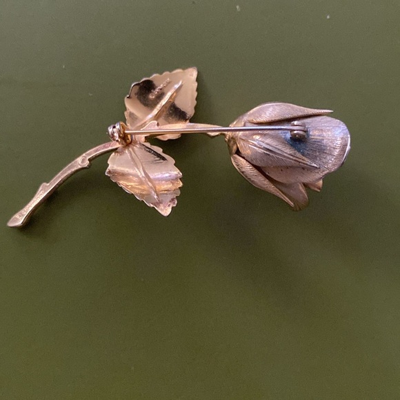 Giovanni Golden Vintage Rose Brooch - Picture 2 of 3